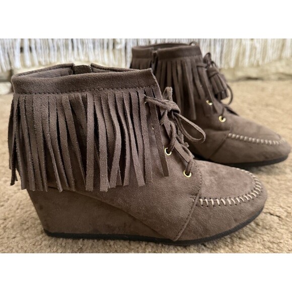 Maurice’s Danielle Fringe Wedge Moccasin Bootie Sz 7.5 Brown Suede BOHO Festival - Picture 1 of 8